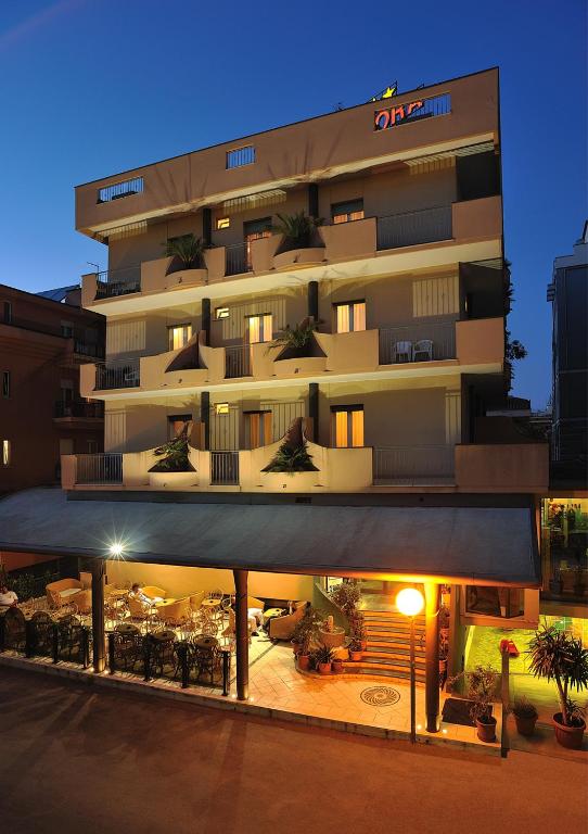 HOTEL AURORA